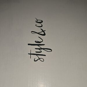 Style & Co. Dark Brown Padded Round Toe Block Heel Boots. (7 1/2)